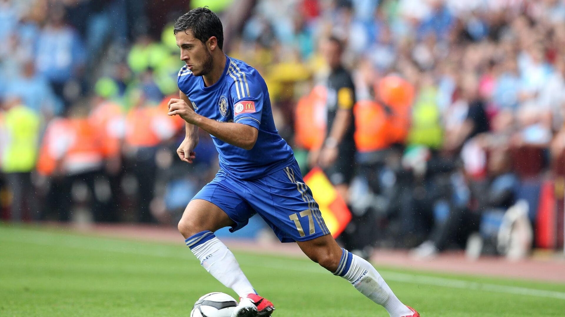 leyu乐鱼体育综合-他的“钢铁防线”在与勇士的比赛中屡次锁死对方外围，助球队稳住局势！